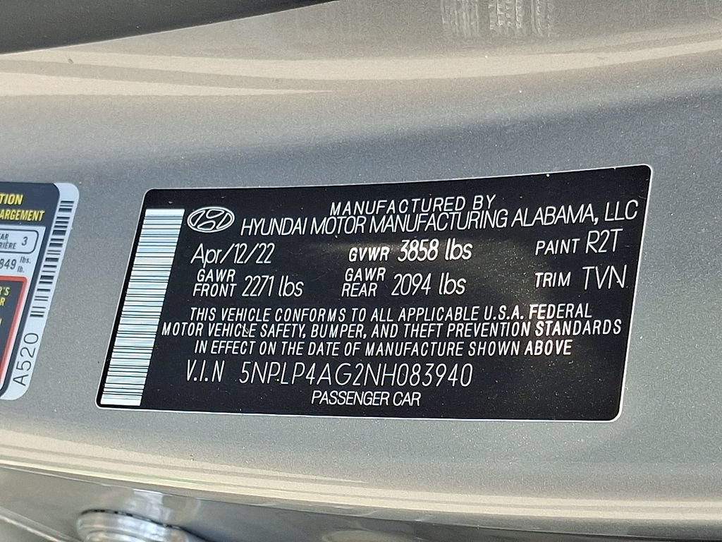 Certified 2022 Hyundai Elantra Limited w/ Preferred Accessory Package FWD image 30