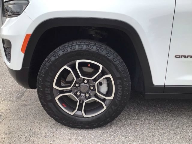 Used 2022 Jeep Grand Cherokee Trailhawk AWD/4WD image 8