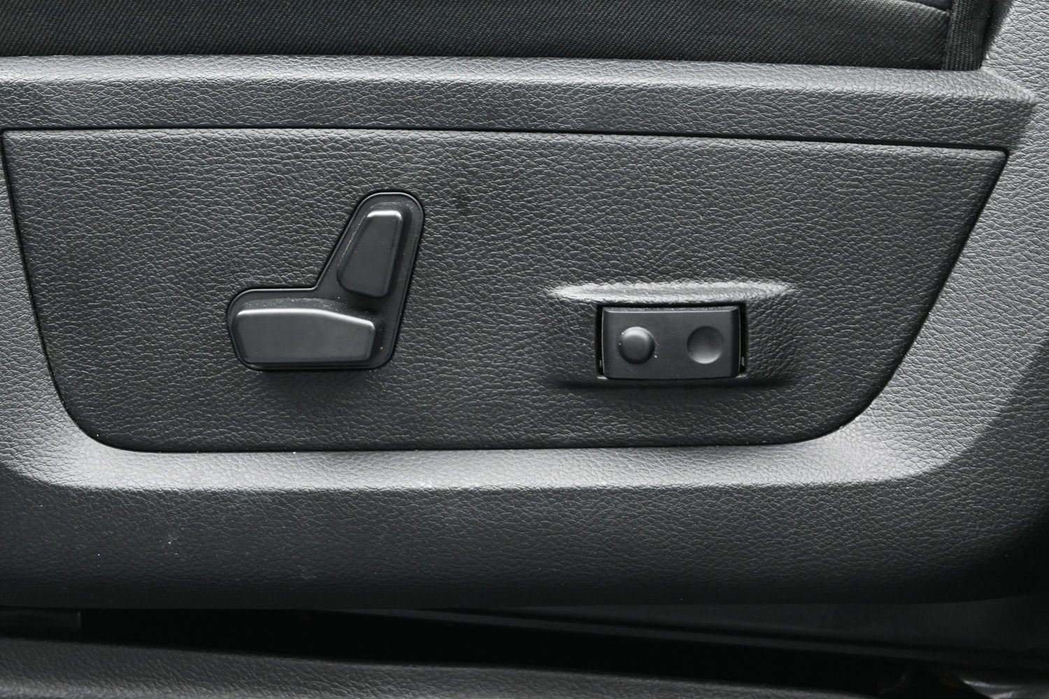 Used 2025 RAM 2500 Laramie w/ Night Edition AWD/4WD image 10