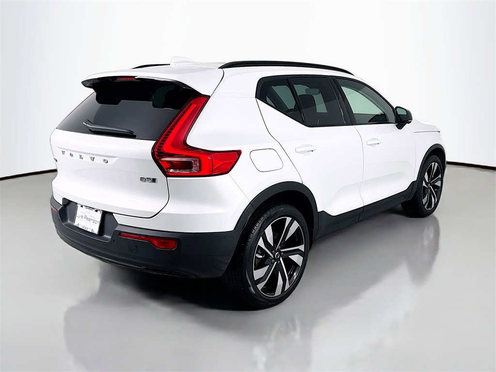 Used 2023 Volvo XC40 B5 Ultimate w/ Protection Package Premier image 9