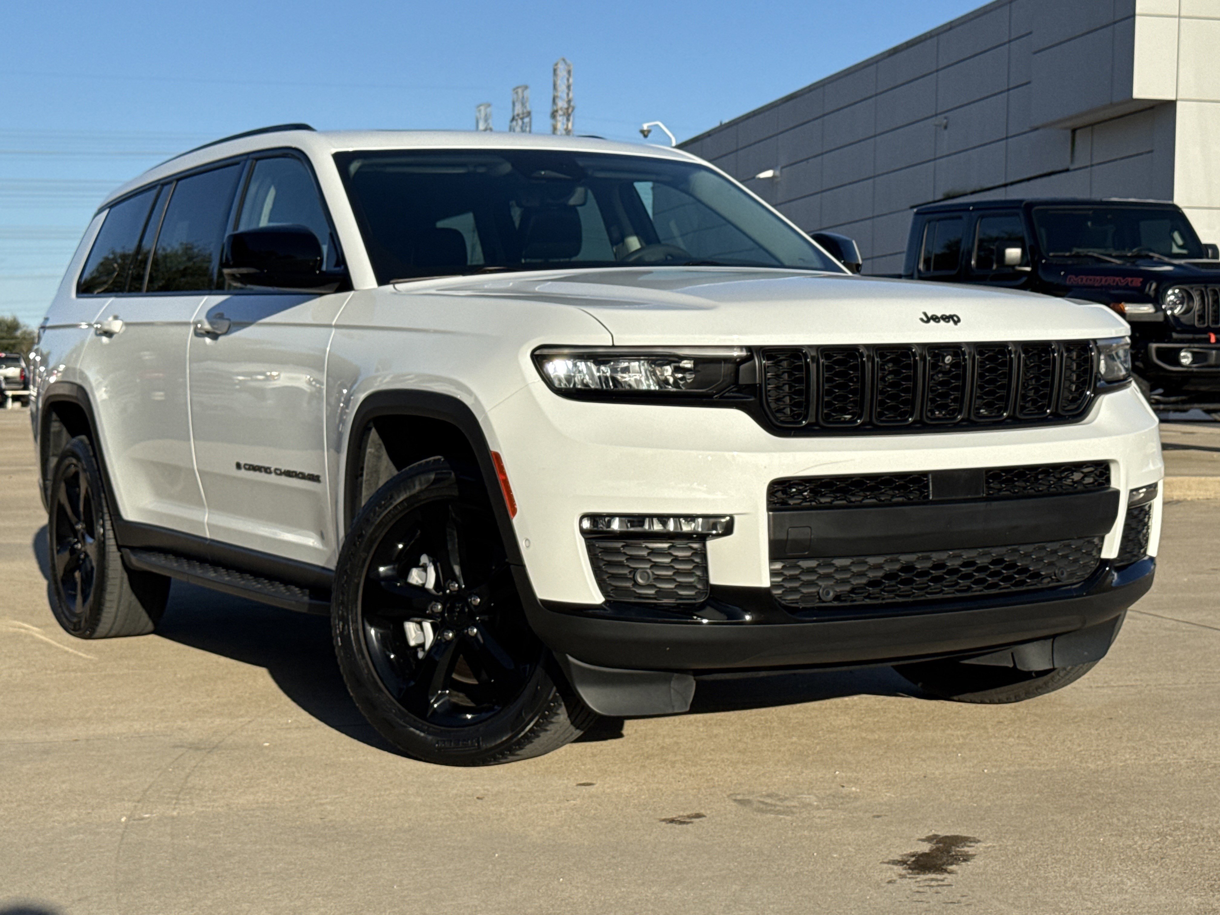 Used 2023 Jeep Grand Cherokee L Limited w/ Luxury Tech Group II image 2