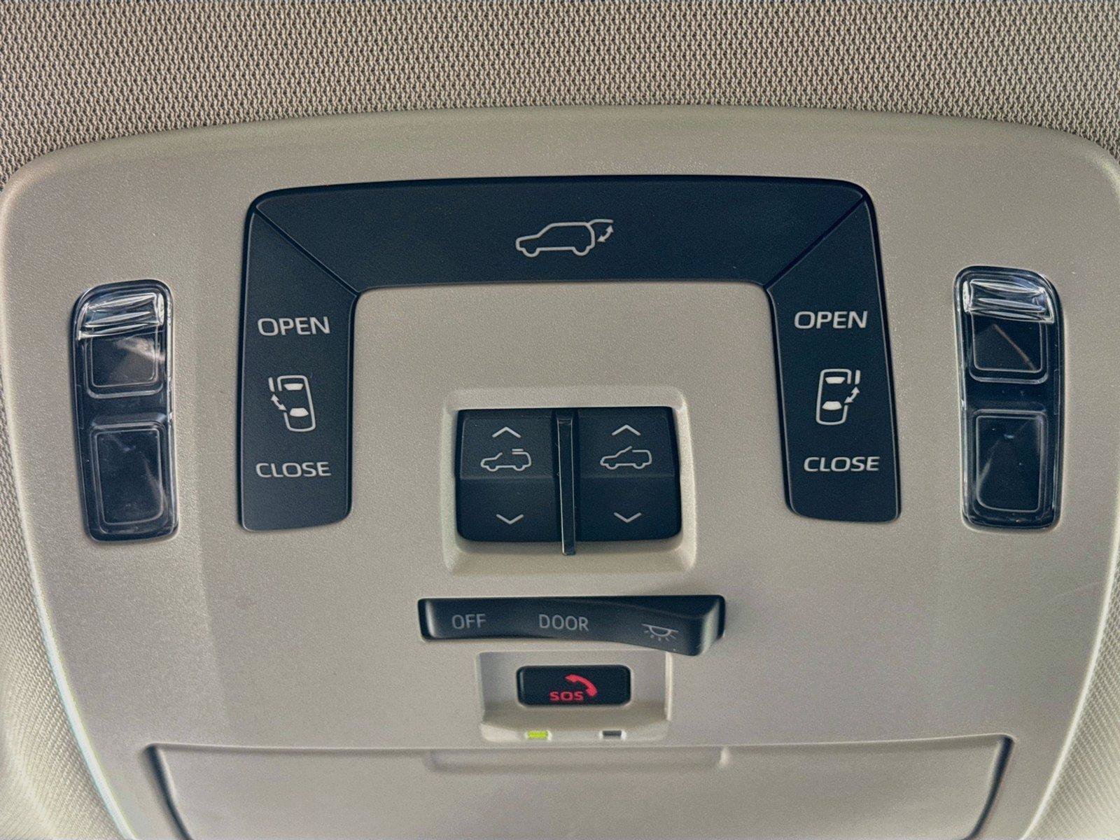 Certified 2025 Toyota Sienna XLE FWD image 22