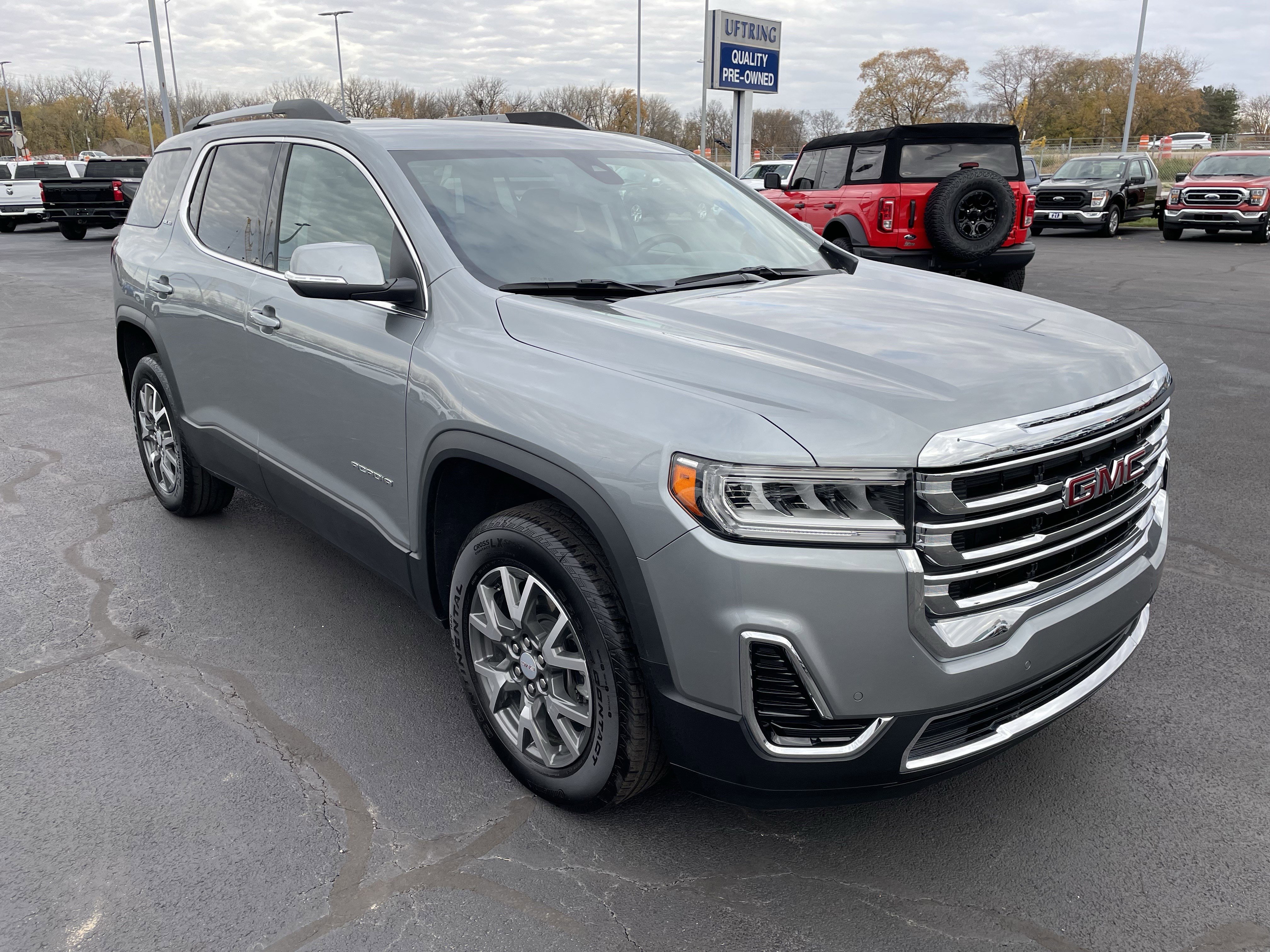 Used 2023 GMC Acadia SLE w/ Driver Convenience Package image 10