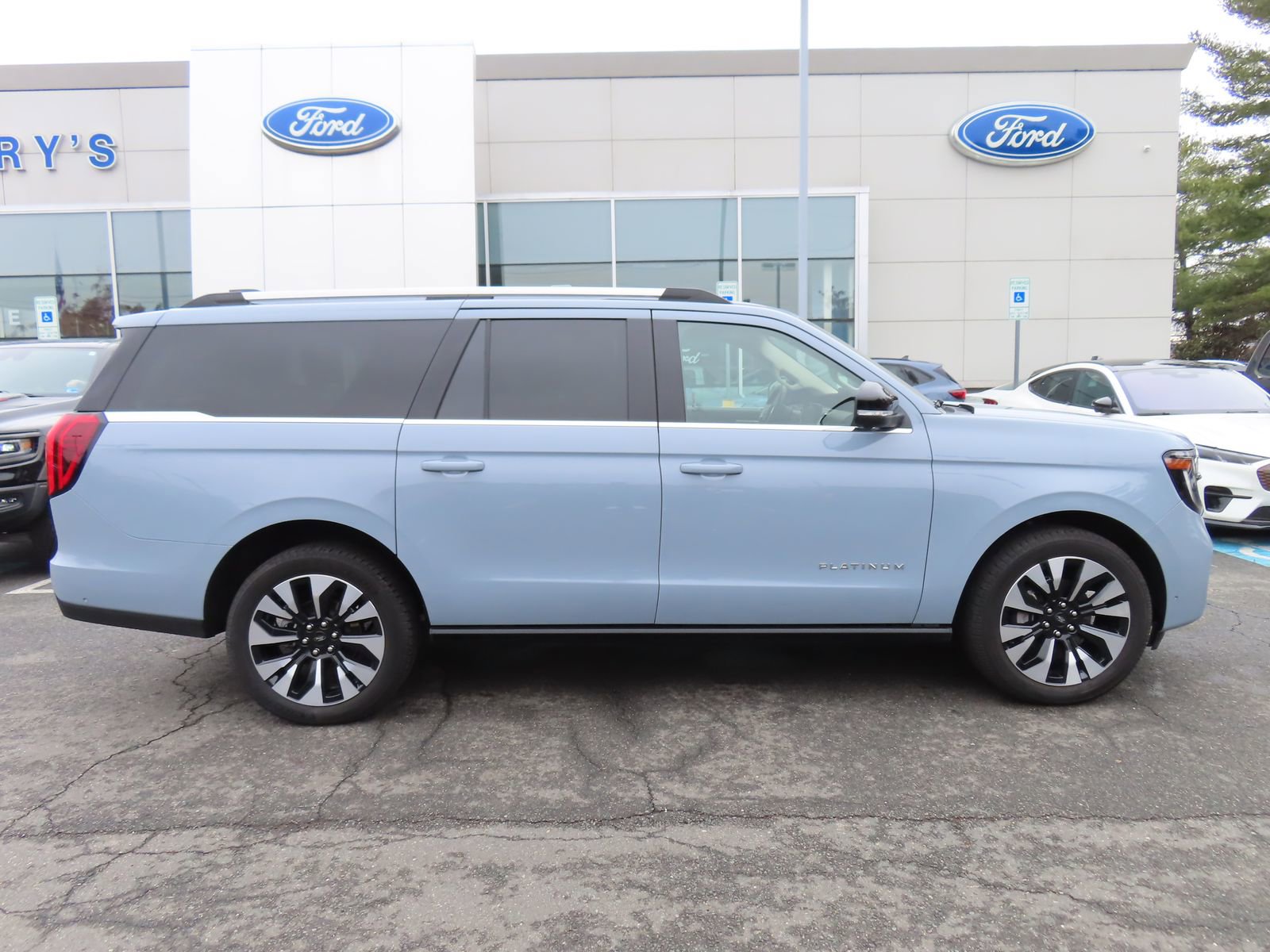 Certified 2025 Ford Expedition Max Platinum w/ Driver's Package image 4