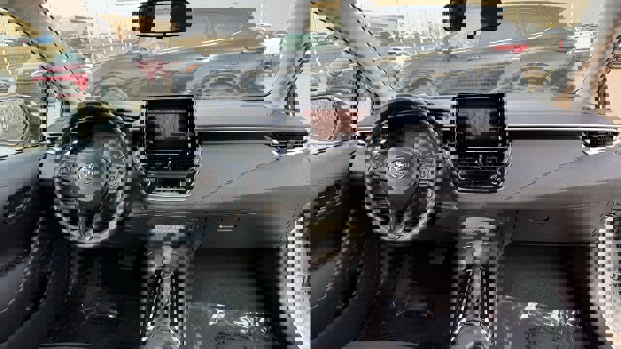 Used 2025 Toyota Corolla LE image 10