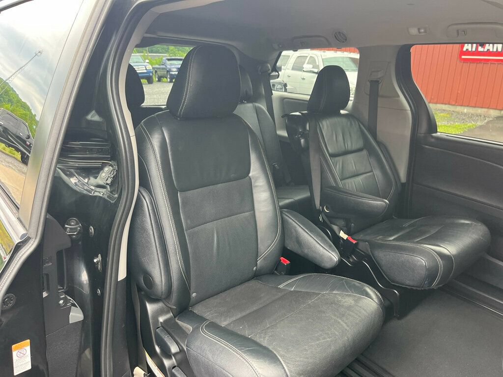 Used 2016 Toyota Sienna SE Premium FWD image 29