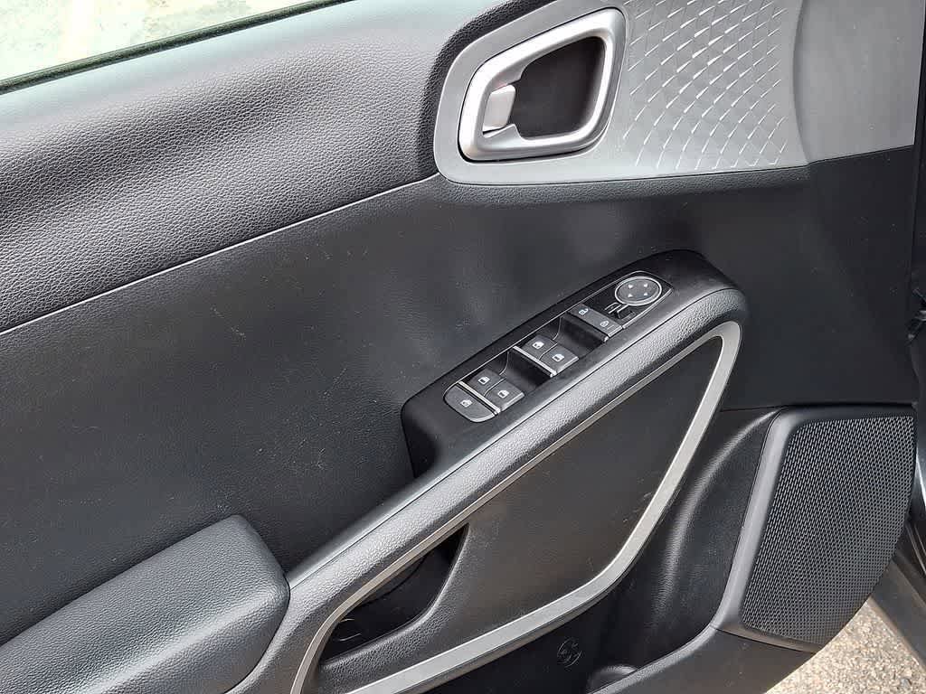 Used 2024 Kia Soul LX w/ Option Group 015 FWD image 11