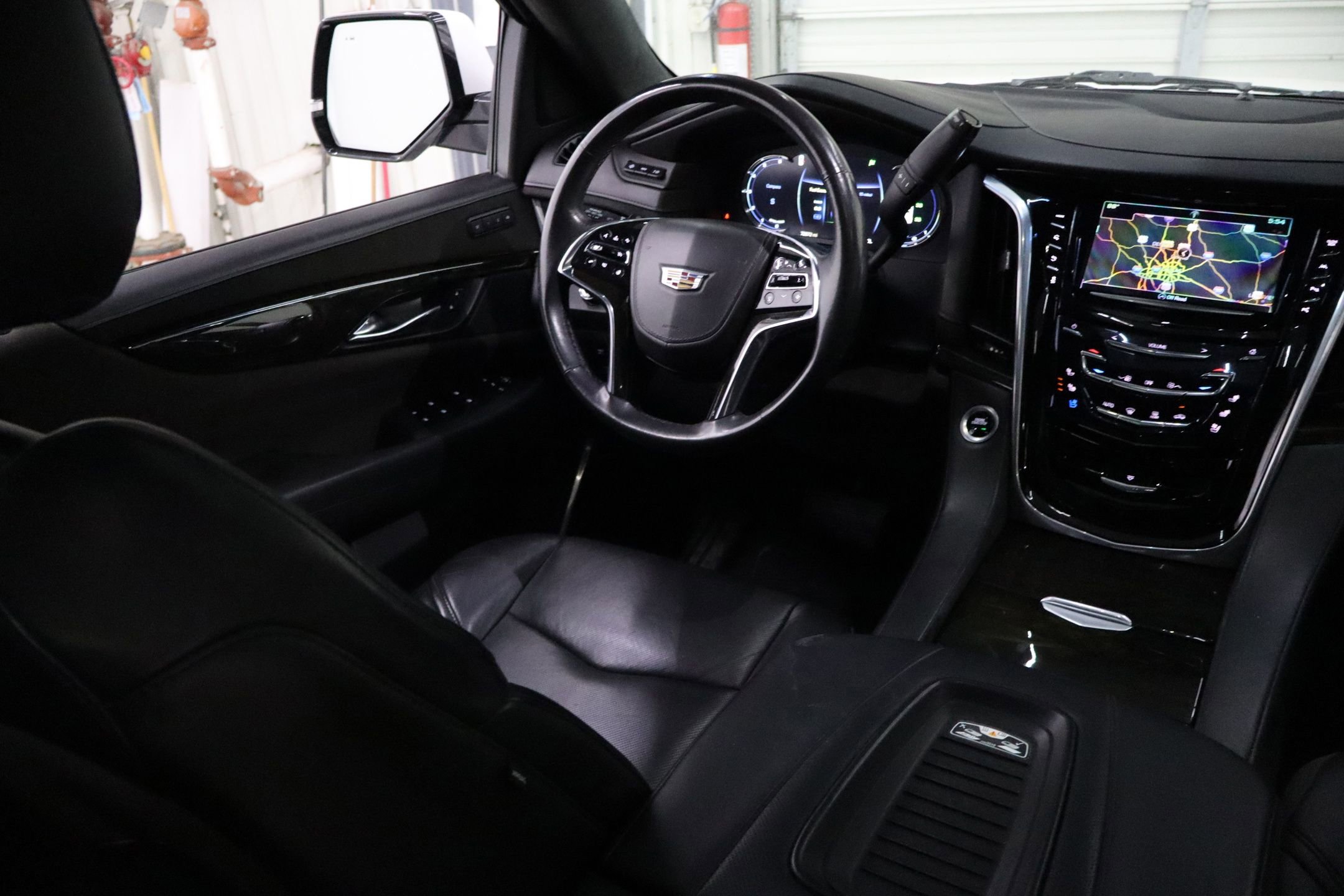 Used 2020 Cadillac Escalade Platinum image 32