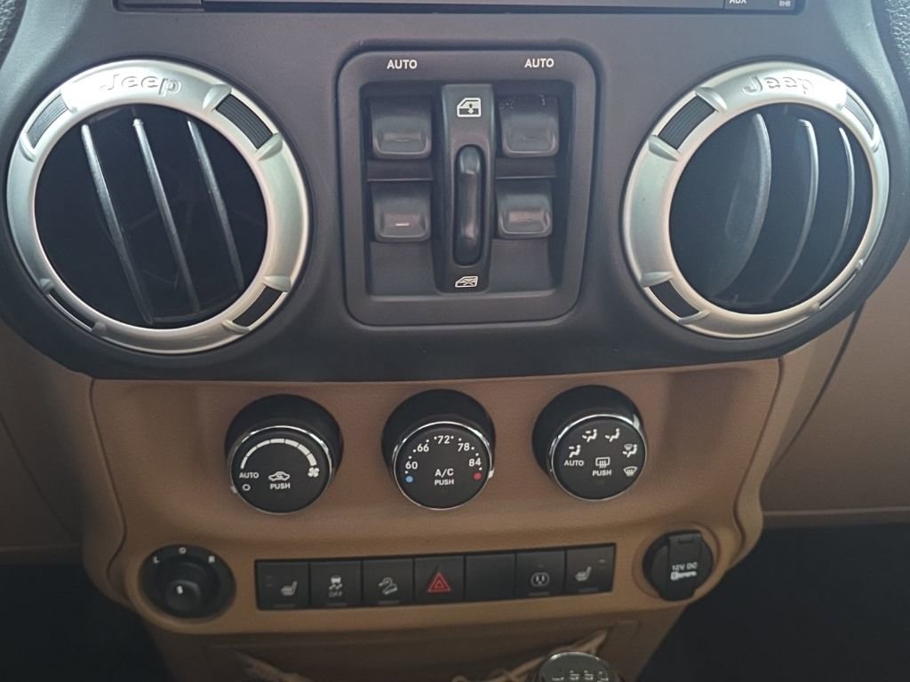 Used 2014 Jeep Wrangler Unlimited Sahara w/ Connectivity Group image 22