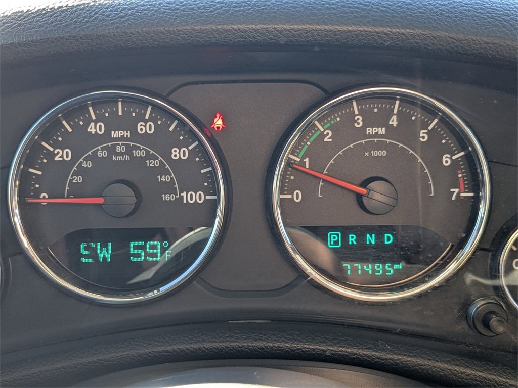 Used 2015 Jeep Wrangler Unlimited Sahara w/ Connectivity Group image 11