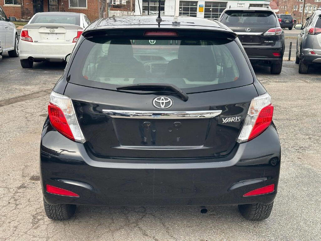 Used 2012 Toyota Yaris L image 7