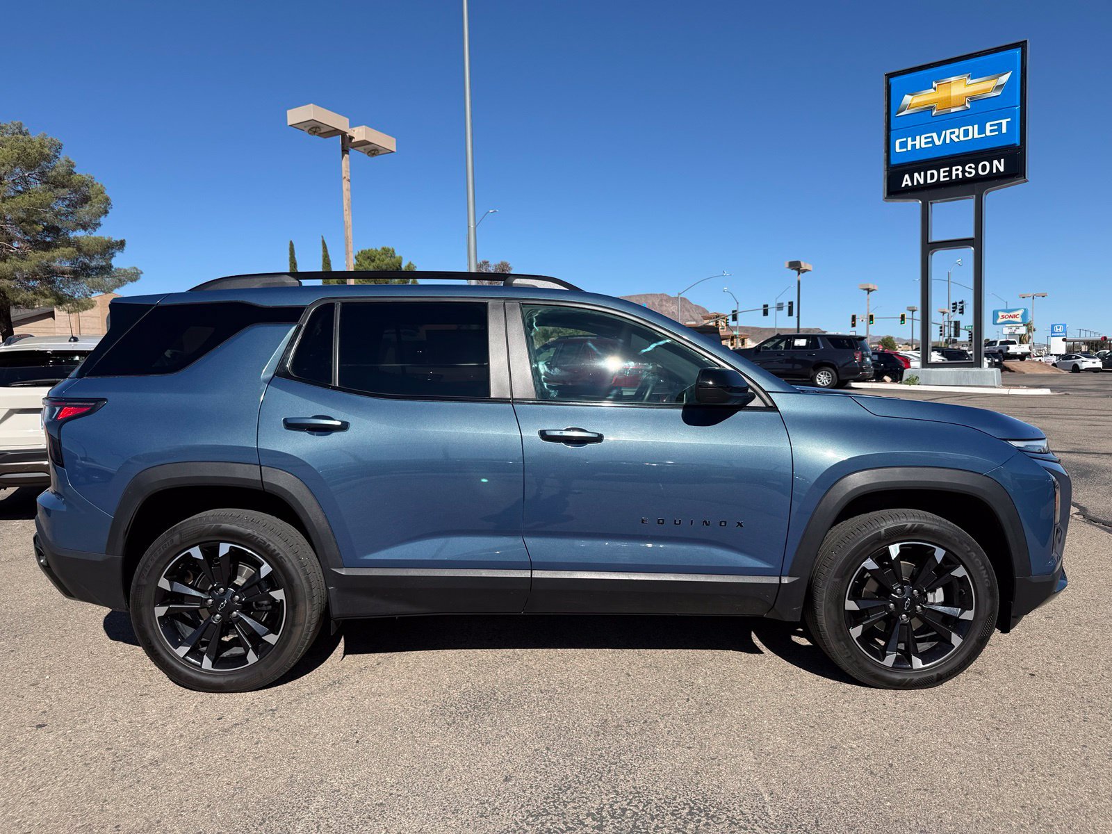 Certified 2025 Chevrolet Equinox RS AWD/4WD image 4