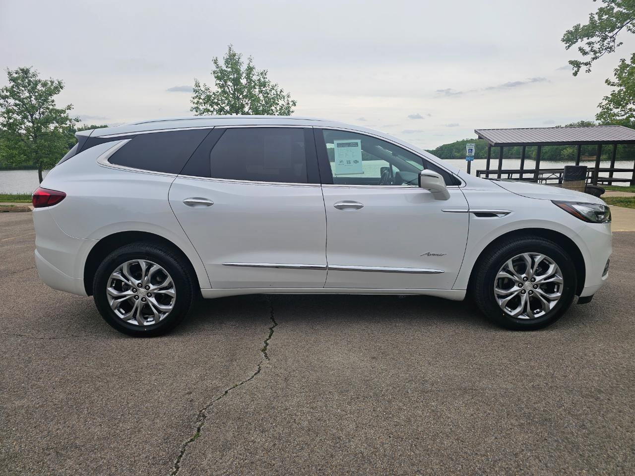 Used 2021 Buick Enclave Avenir w/ Avenir Technology Package AWD/4WD image 4