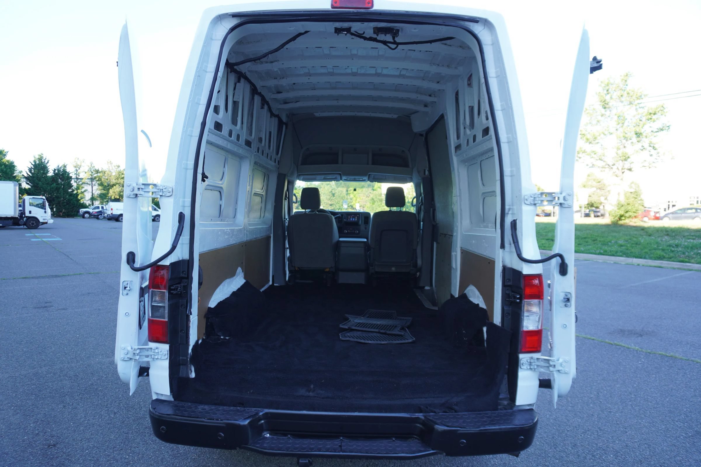 Used 2016 Nissan NV 2500 SV RWD image 9
