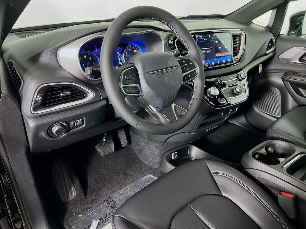 New 2027 Chrysler Pacifica LX FWD image 9