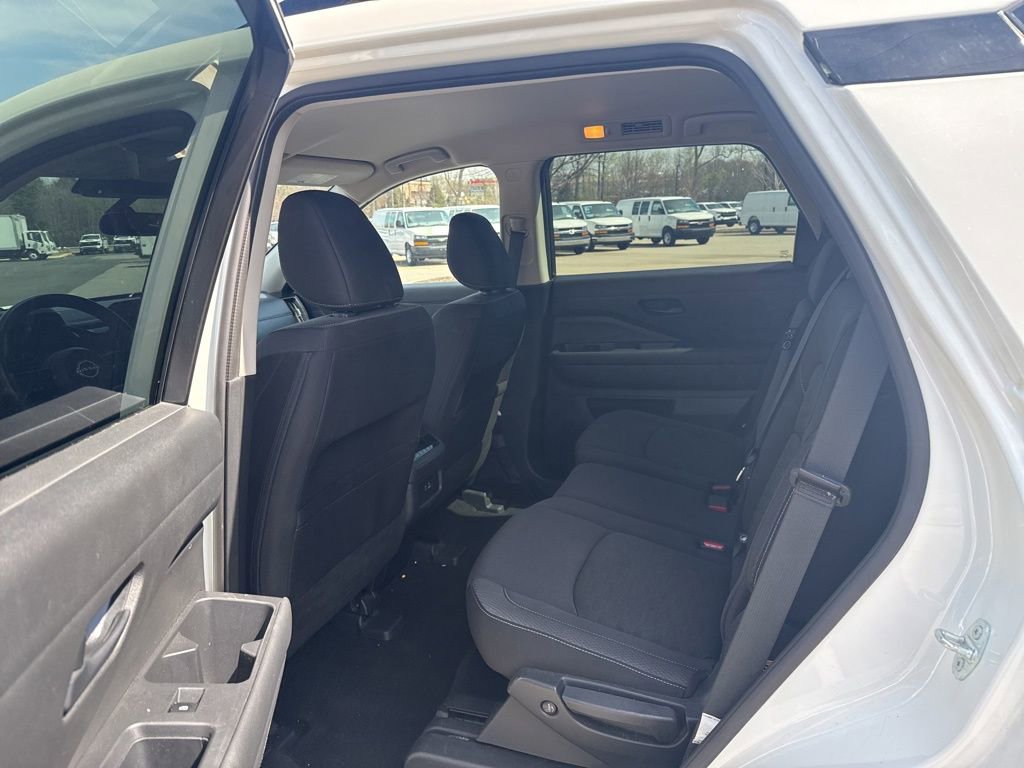 Used 2024 Nissan Pathfinder SV image 36