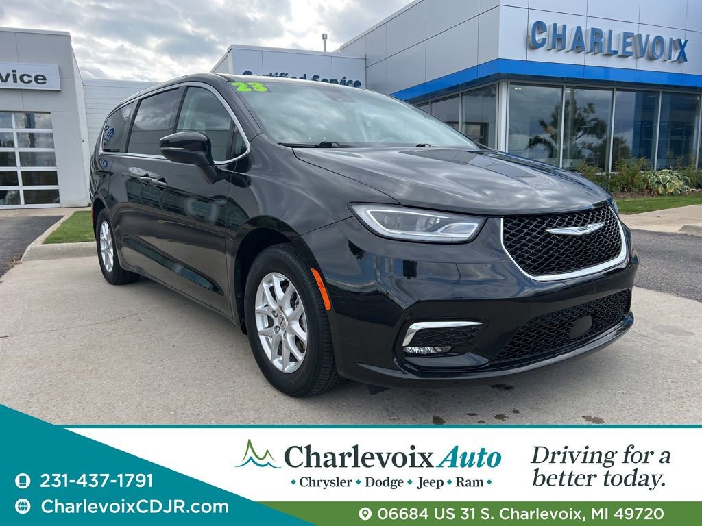 Used 2023 Chrysler Pacifica Touring-L
