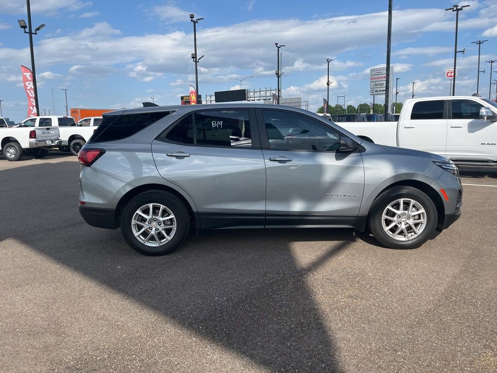 Used 2023 Chevrolet Equinox LS w/ LS Convenience Package FWD image 8