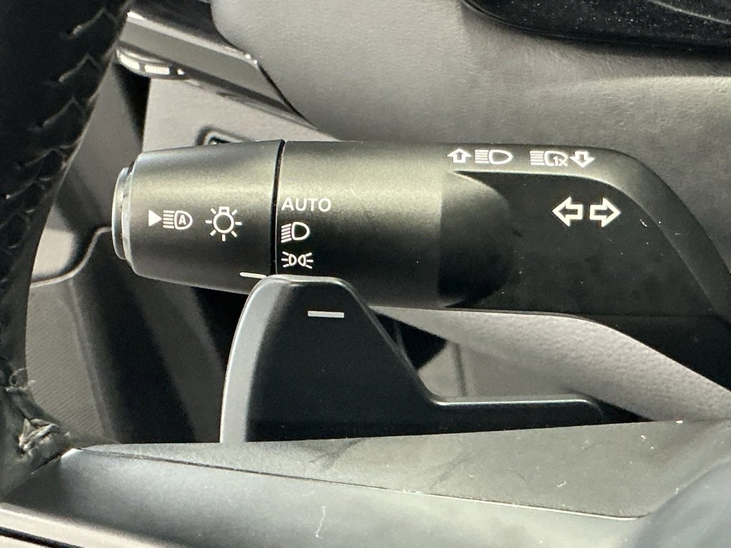 Used 2025 Nissan Pathfinder SV image 12