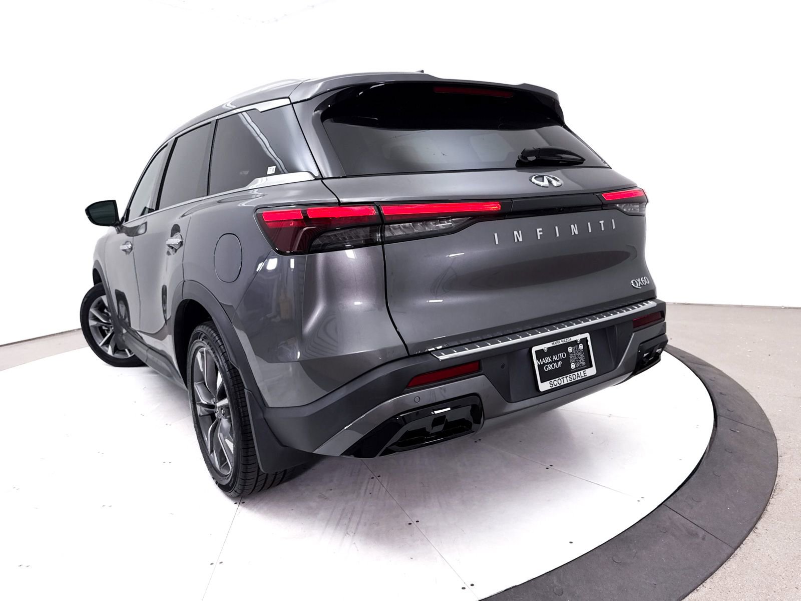 Used 2023 INFINITI QX60 Luxe w/ Performance Audio Package FWD image 8