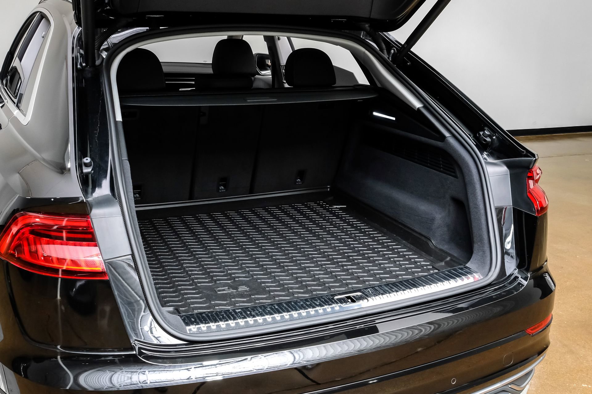 Used 2023 Audi Q8 Premium Plus w/ Premium Plus Package image 57