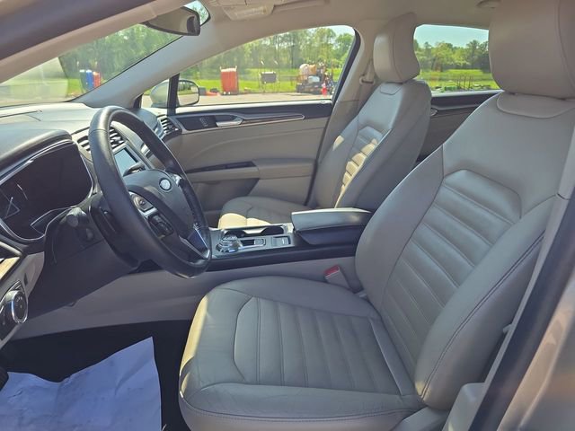 Used 2017 Ford Fusion SE w/ Fusion SE Technology Package FWD image 18