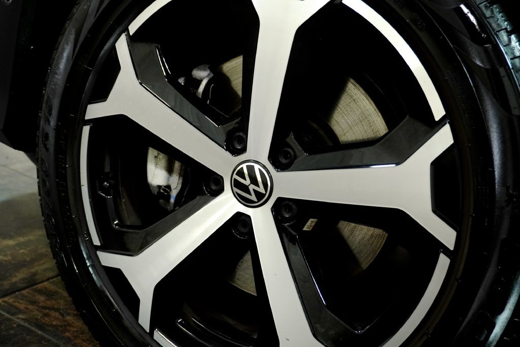 Used 2026 Volkswagen Tiguan SE AWD/4WD image 9