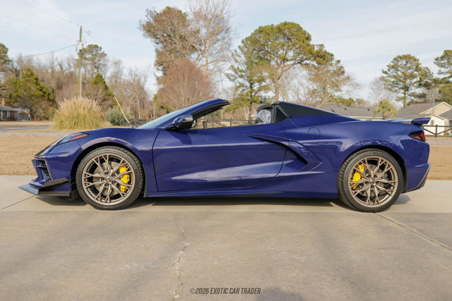 Used 2025 Chevrolet Corvette Stingray Premium Conv w/ Z51 Performance Package RWD image 3