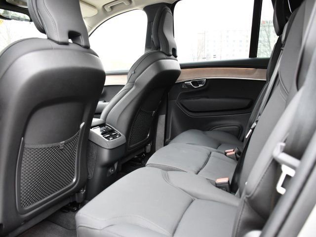 Certified 2025 Volvo XC90 B6 Plus image 15