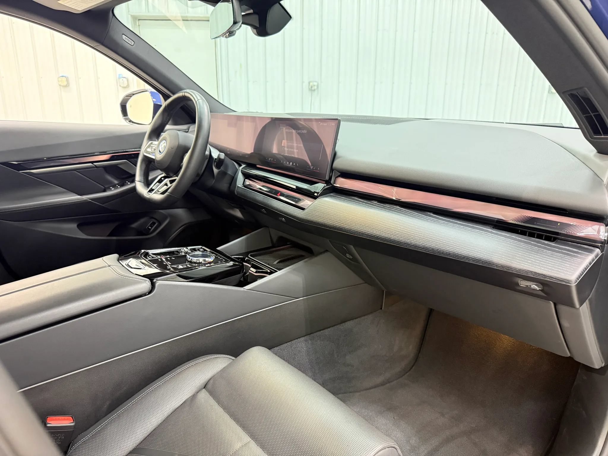 Used 2025 BMW i5 xDrive40 w/ Executive Package AWD/4WD image 14