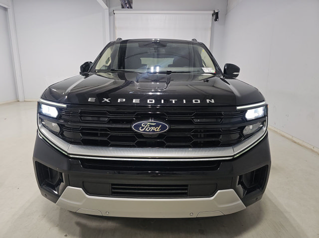 Used 2025 Ford Expedition Platinum AWD/4WD image 2
