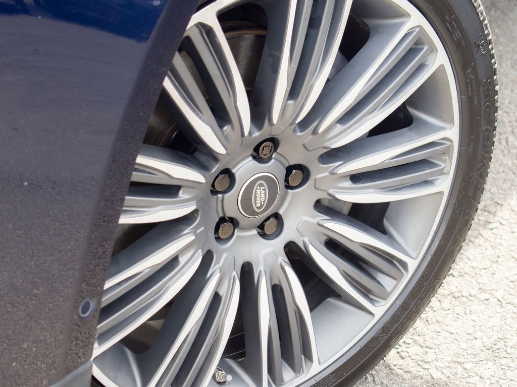 Used 2020 Land Rover Range Rover Long Wheelbase Autobiography image 9