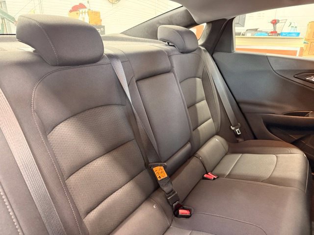 Used 2017 Chevrolet Malibu LT FWD image 23