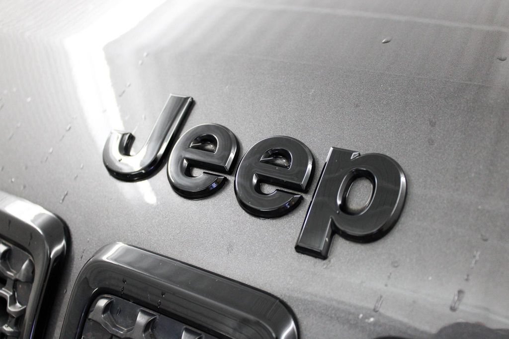 Used 2020 Jeep Cherokee Latitude Plus FWD image 38