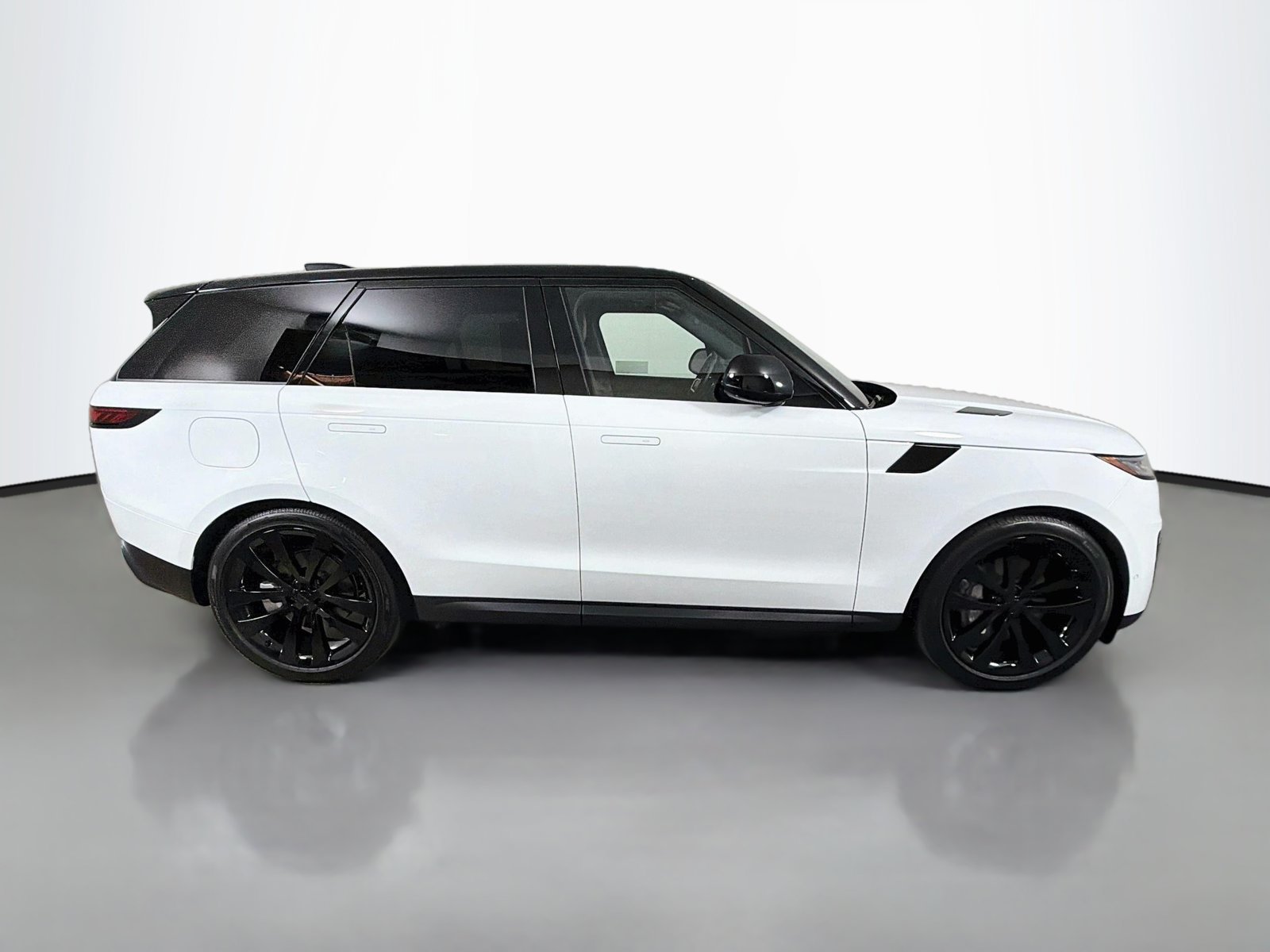 Used 2026 Land Rover Range Rover Sport SE AWD/4WD image 6