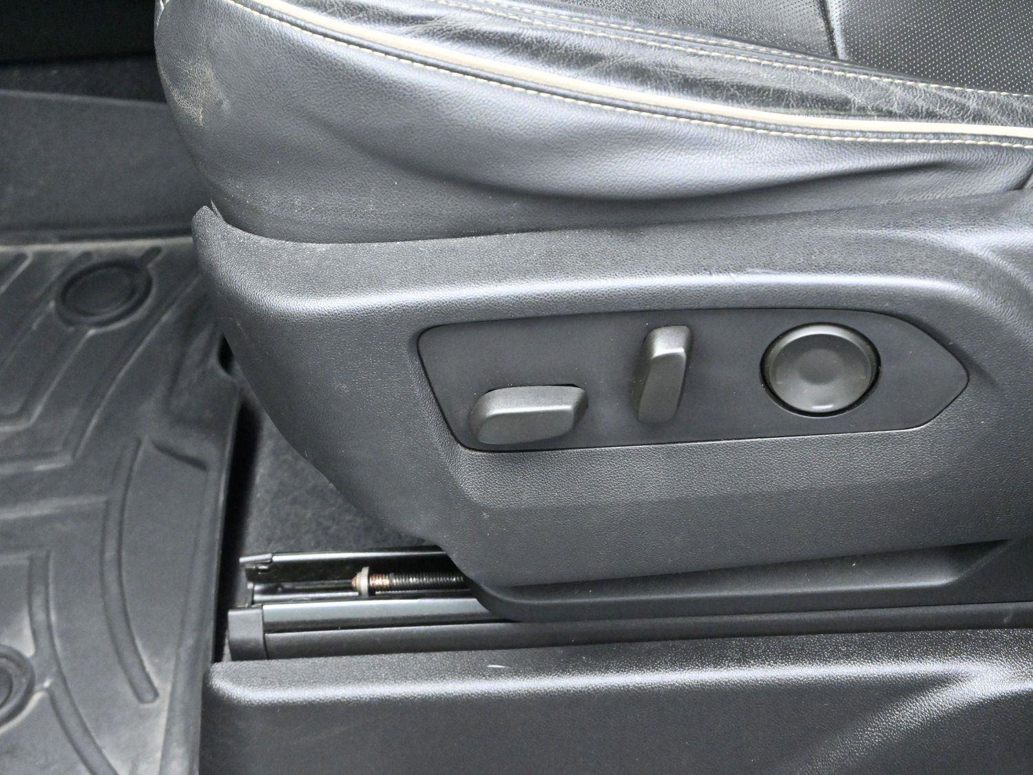 Used 2021 Chevrolet Tahoe Premier w/ Premium Package AWD/4WD image 16