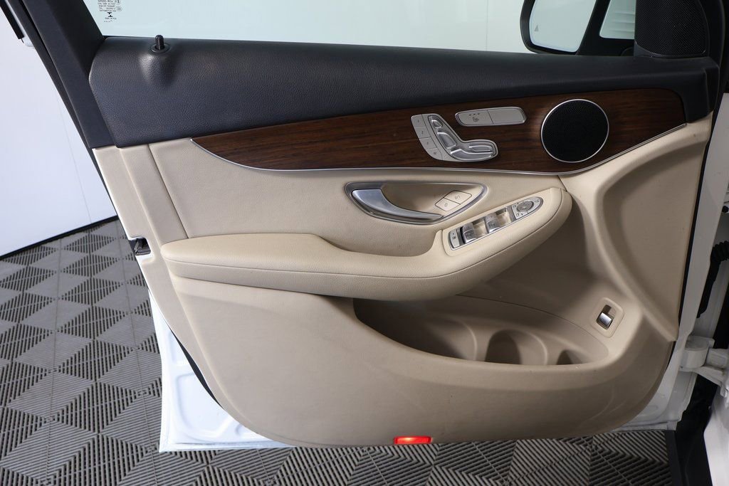 Used 2022 Mercedes-Benz GLC 300 image 12