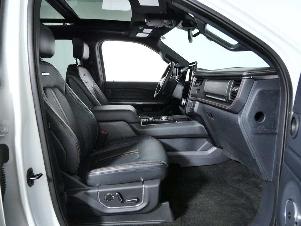 Used 2023 Ford Expedition Platinum AWD/4WD image 7