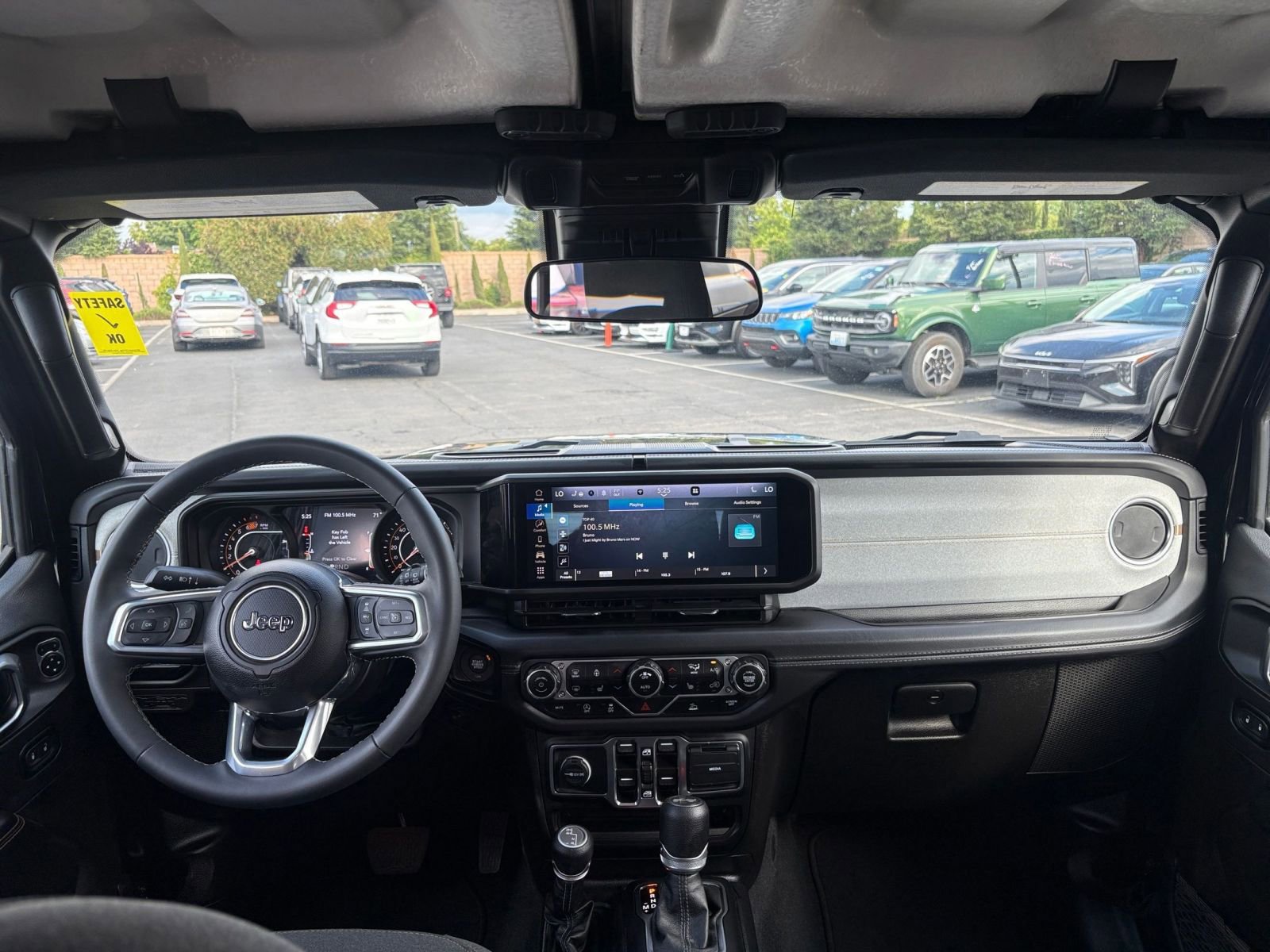 Used 2025 Jeep Wrangler Unlimited Sahara AWD/4WD image 33