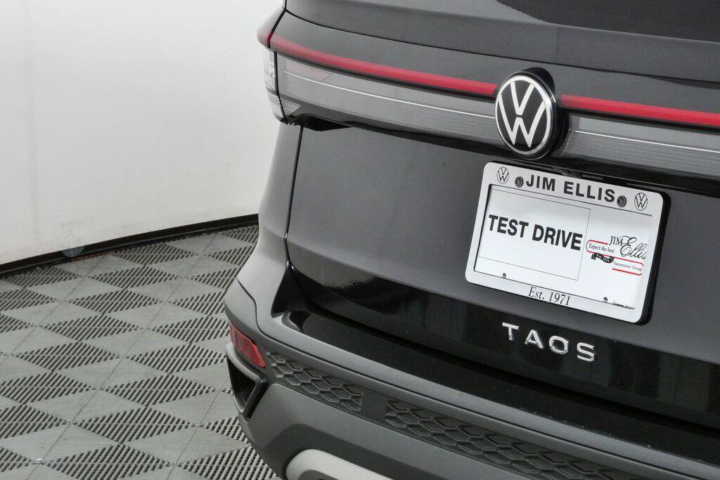 Used 2025 Volkswagen Taos S FWD image 32