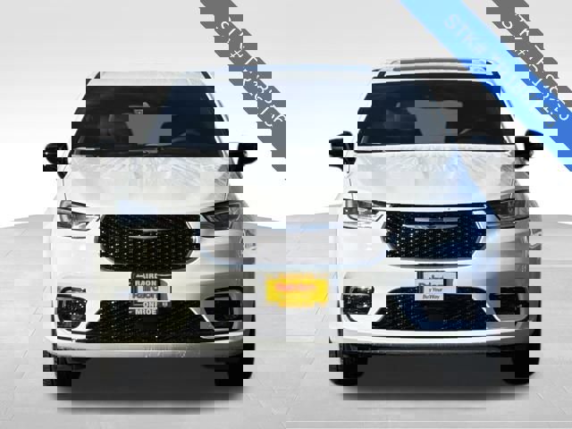 New 2026 Chrysler Pacifica Select image 2