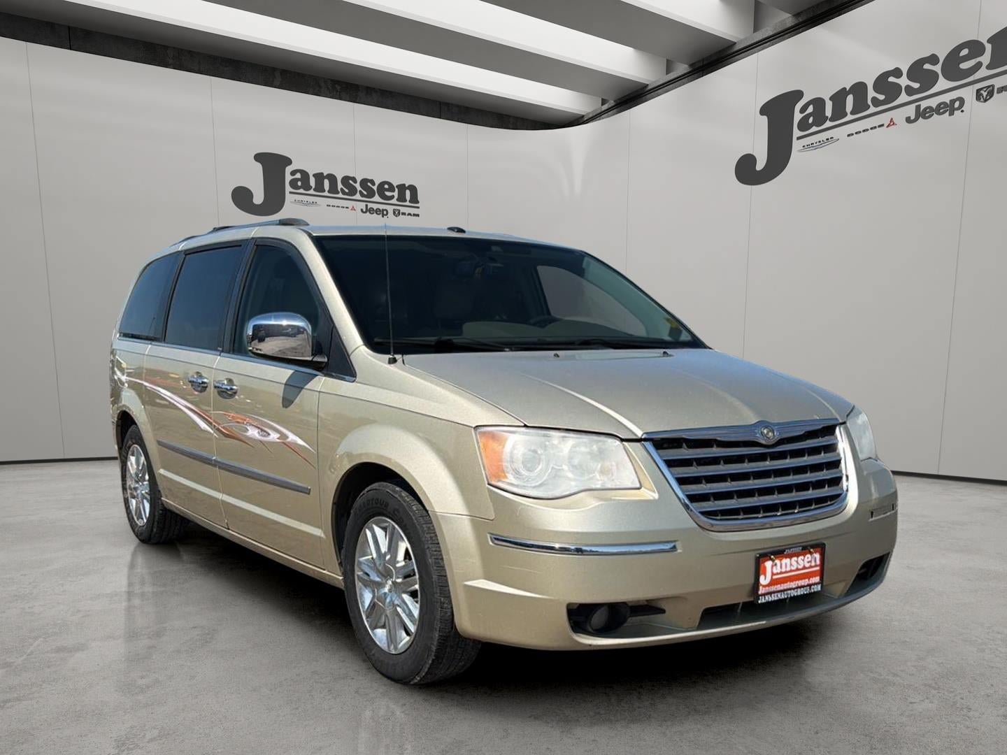 Used 2010 Chrysler Town & Country Limited w/ Entertainment Group #3 FWD image 6