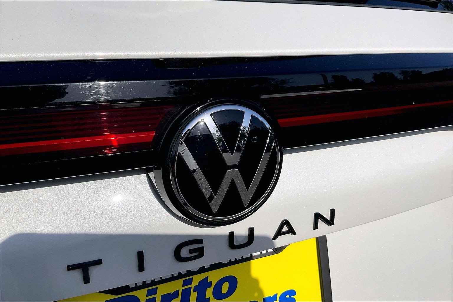 Certified 2025 Volkswagen Tiguan SE R-Line AWD/4WD image 31