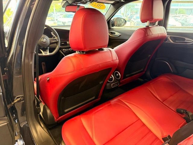 Used 2022 Alfa Romeo Giulia Veloce AWD/4WD image 10
