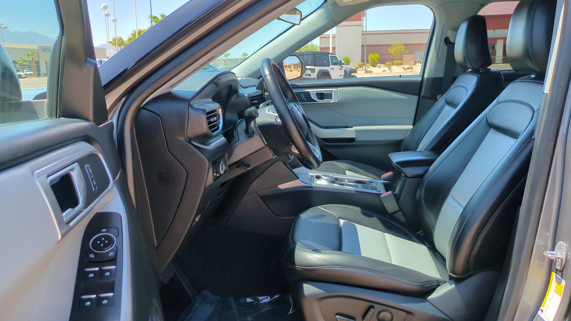 Used 2023 Ford Explorer XLT w/ Equipment Group 202A RWD image 15