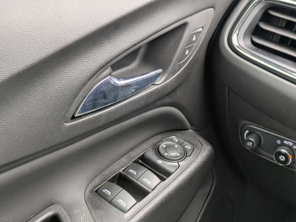 Used 2022 Chevrolet Equinox RS w/ RS Leather Package FWD image 27