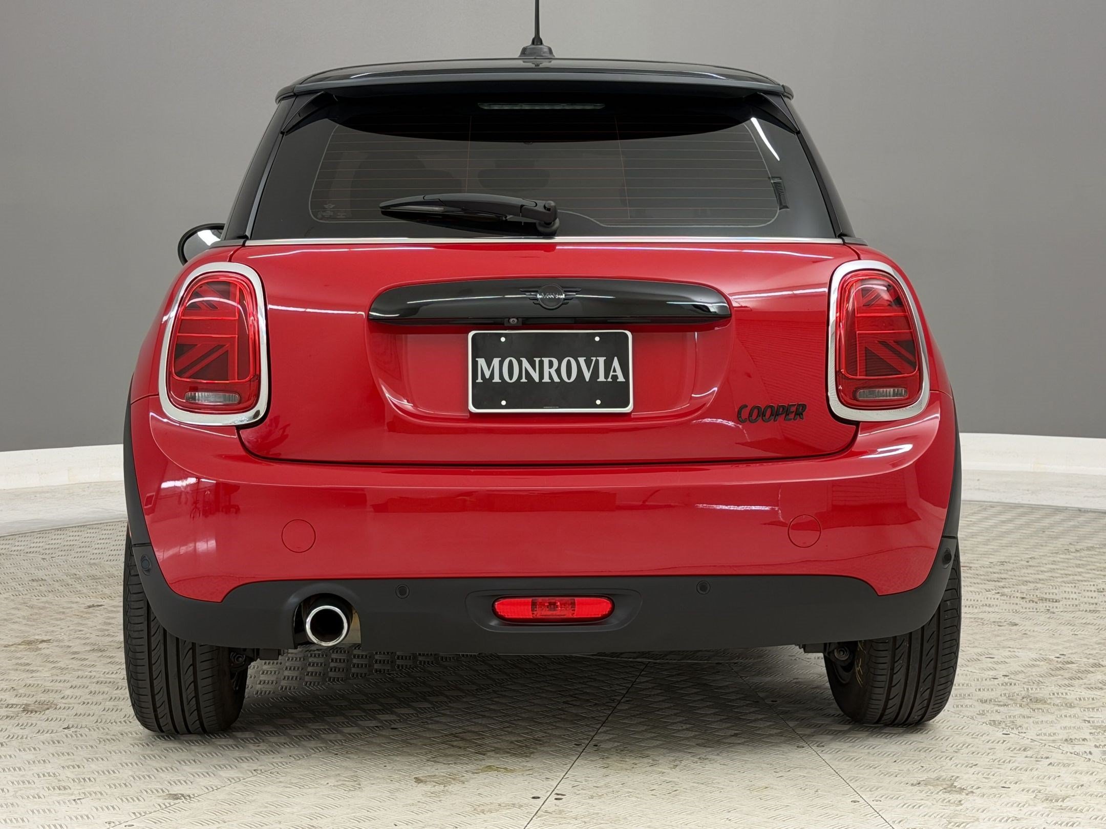 Used 2021 MINI Cooper 2-Door Hardtop FWD image 10