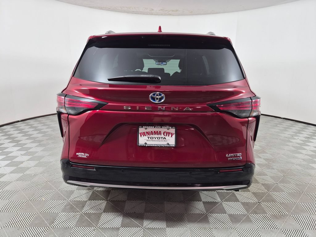 Used 2024 Toyota Sienna Limited FWD image 4