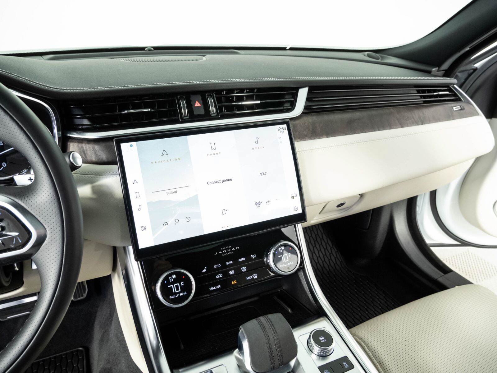Used 2022 Jaguar XF R-Dynamic SE AWD/4WD image 13