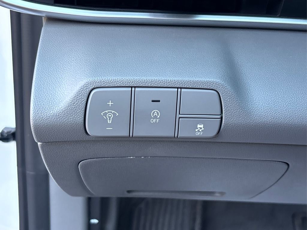 Certified 2025 Hyundai Elantra SE w/ Cargo Package image 32